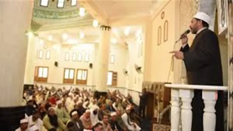 الأوقاف: حب الوطن ليس شعارات ترفع.. وحفنة تراب مقولة تخالف جوهر الانتماء عنونت وزارة الأوقاف موضوع خطبة الجمعة اليوم بعنوان: الأوطان ليست حفنة من تراب، مؤكدة أن الهدف منها هو بيان 