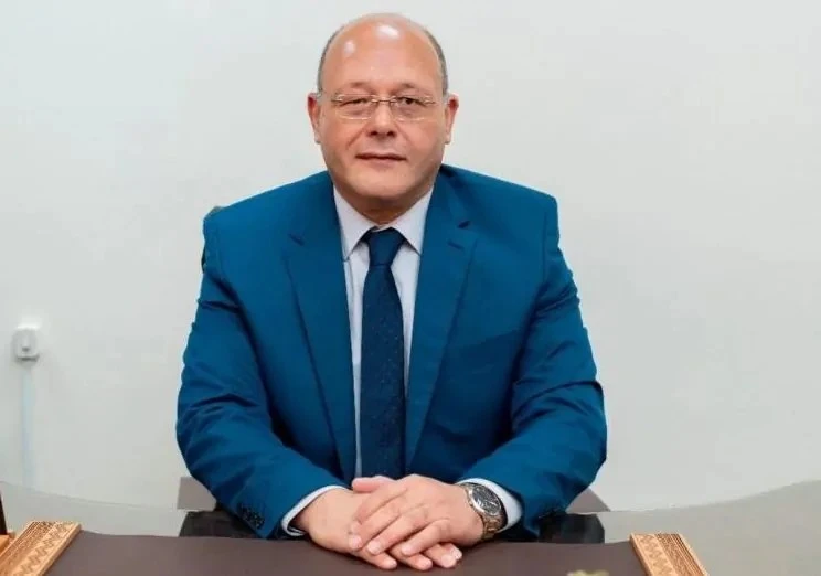 أنا رئيس جامعة يا ولاد ال.... تفاصيل إهانة حسن النعماني ل أطباء عظام سوهاج الجامعي والبصق عليهم داخل غرفة العمليات لا تزال جامعة سوهاج على صفيح ساخن، بعدما نشبت مشادة كلامية وتلفظ