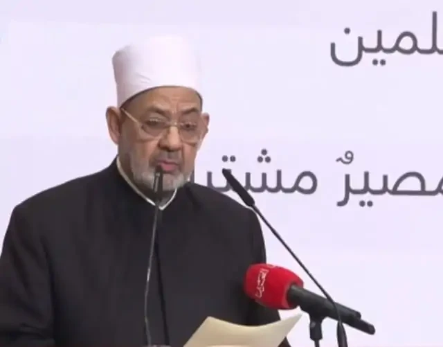 مجلس حكماء المسلمين يهاجم العدوان الإسرائيلي على إيران ويحذر من انفجار إقليمي وشيك أعرب مجلس حكماء المسلمين، برئاسة فضيلة الإمام الأكبر الدكتور أحمد الطيب، شيخ الأزهر الشريف، عن با