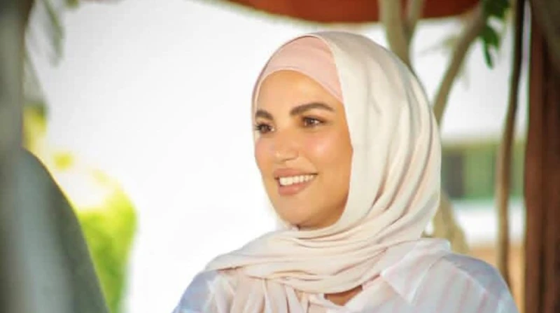 قبل الست لما.. أعمال فنية ظهرت فيها درة بالحجاب تواصل الفنانة التونسية درة زروق تصوير فيلم الست لما مع الفنانة يسرا وياسمين رئيس، والمقرر عرضه خلال الفترة المقبلة.ونشرت درة صورا له