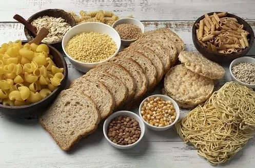 6 كوارث صحية ممكن تضربك لو منعت الكربوهيدرات تماما يحذر أخصائيو التغذية من خطورة تجاهل الكربوهيدرات في النظام الغذائي، في وقت تتسابق فيه أنظمة الدايت على الترويج لأساليب تعتمد على