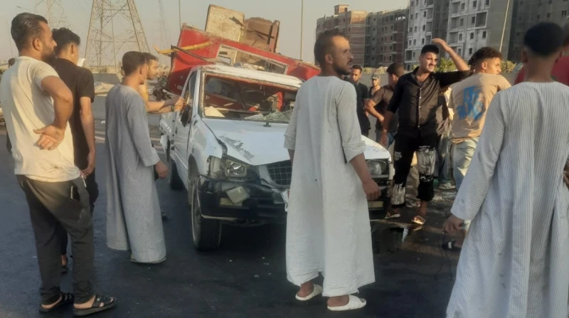 بينهم 9 سودانيين.. أسماء مصابي حادث الطريق الأوسطي شهد الطريق الدائري الأوسطي، حادث انقلاب سيارة ربع نقل محملة بالعمال أمام شركة الكهرباء بمنطقة أكتوبر، ونتج عنه إصابة 13 شخصا.وحصل