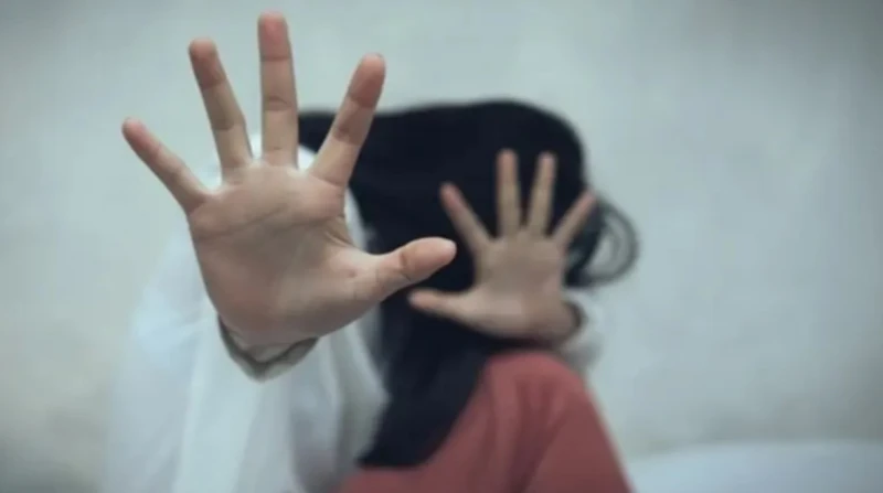 ضبط سمسار عقارات بتهمة استدراج فتاة والاعتداء عليها في أكتوبر تلقى قسم شرطة أكتوبر أول بإشراف اللواء هاني شعراوي مدير المباحث الجنائية بالجيزة، بلاغا من فتاة تبلغ من العمر 20 عاما،