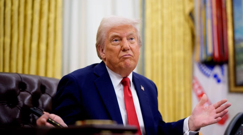 ترامب: أضرار جسيمة لحقت بالمواقع النووية الإيرانية قال الرئيس الأمريكي دونالد ترامب إن الضربات التي استهدفت منشآت نووية في إيران أسفرت عن أضرار جسيمة، مشيرا إلى أن الضرر الأكبر وقع