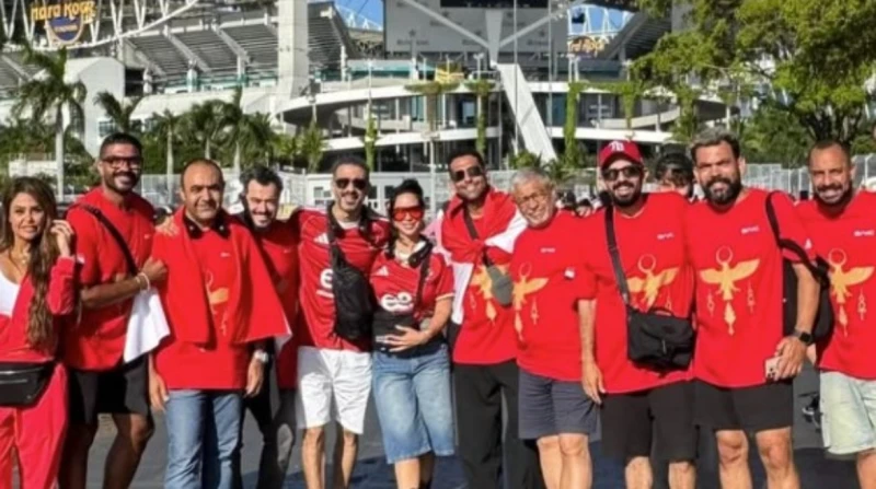 6 نجوم يساندون الأهلي في كأس العالم للأندية استمر المطرب خالد سليم، في نشر مجموعة جديدة من الصور أوضحت مساندة نجوم الفن لفريق الأهلي في مشاركته بكأس العالم للأندية.الأهلي وميامي نش