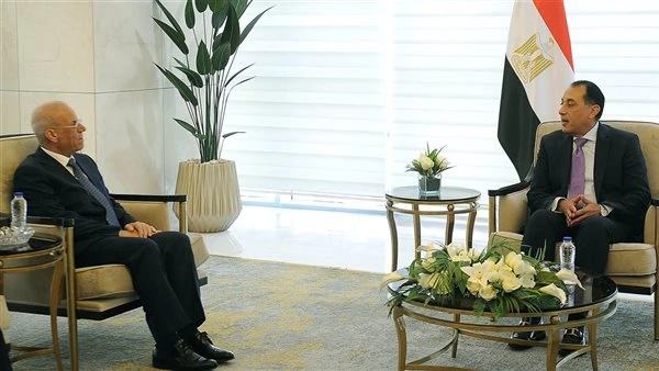 رئيس الوزراء يستقبل السفير العراقي بالقاهرة لبحث سبل التعاون بين البلدين استقبل الدكتور مصطفى مدبولي، رئيس مجلس الوزراء، مساء اليوم، بمقر الحكومة بالعاصمة الإدارية الجديدة، السفير 