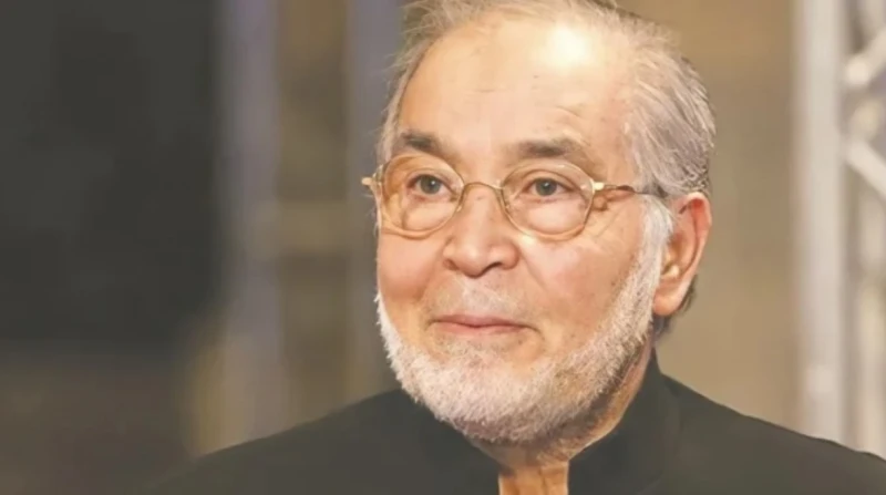 شمس البارودي تتلقى عزاء شقيق حسن يوسف (فيديو) أقيم عزاء اللواء منير يوسف، شقيق الفنان الراحل حسن يوسف، مساء اليوم الخميس، وذلك وفقا لما أعلنه محمد يوسف، شقيق كل من الراحلين حسن ومن