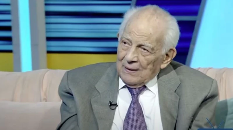 رسالة من ربنا.. رشوان توفيق يروي تفاصيل رؤية تخص ياسمين عبدالعزيز كشف الفنان رشوان توفيق، تفاصيل رؤية في منامه تخص الفنانة ياسمين عبدالعزيز، بعد