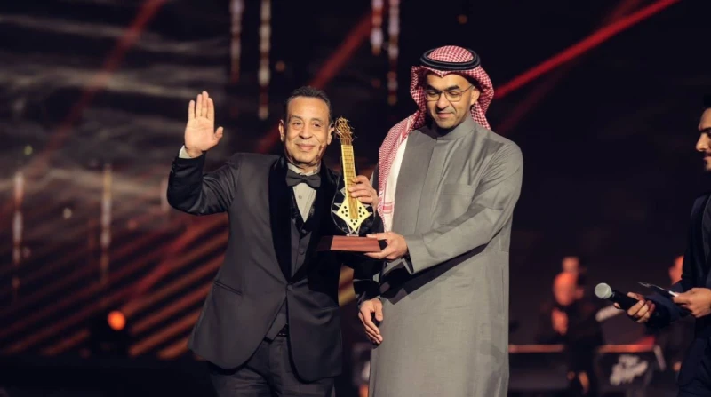 صلاح الشرنوبي.. ابن الأنفوشي الذي أنصف فناني لبنان على المصريين خيم الحزن على الأوساط الفنية صباح اليوم الأحد 15 يونيو، بعد إعلان الوفاة المفاجئة