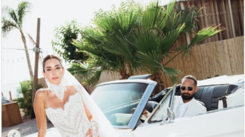 إطلالة كلاسيكية.. الصور الأولى من حفل زفاف أمينة خليل في اليونان احتفلت الفنانة أمينة خليل اليوم بحفل زفافها على المصور أحمد زعتر بدولة اليونان، بحضور عدد من نجوم الفن والأهل والأق