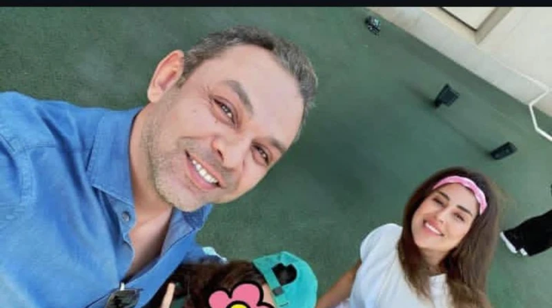 أول تعليق من طليق أيتن عامر على شائعة زواجها علق مدير التصوير محمد عز العرب على الأنباء المتداولة حول زواج طليقته الفنانة أيتن عامر من المنتج أحمد الجنايني.وشارك عز العرب، جمهوره ص