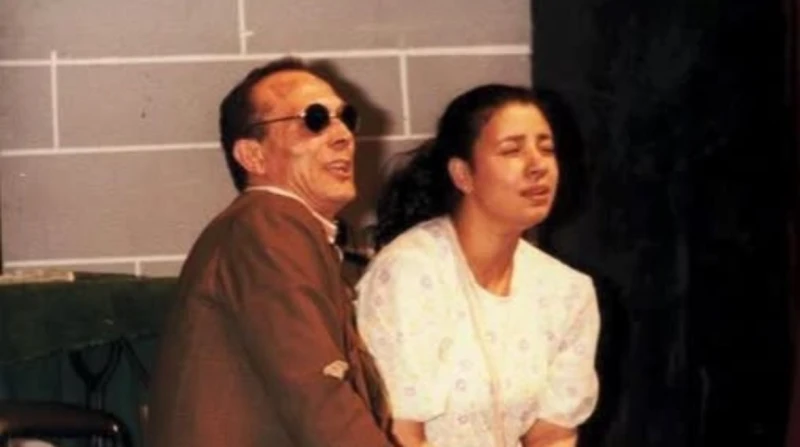 اللب والتريكو.. رواية مكتومة عن عزلة عبلة كامل على مسرح صبحي عباءة سوداء ونظارة طبية وابتسامة هادئة، صورة عفوية من تجمع عائلي أعادت الفنانة عبلة كامل إلى الواجهة مرة أخرى بعد غياب