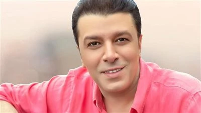 مصطفى كامل يطرح ثالث أغاني ألبومه الجديد حب مين أطلق الفنان مصطفى كامل ثالث أغاني ألبومه الجديد، والتي تحمل عنوان حب مين، وهي من كلمات وألحان منعم، وميكس وماستر إيهاب كوليبكس، بينم