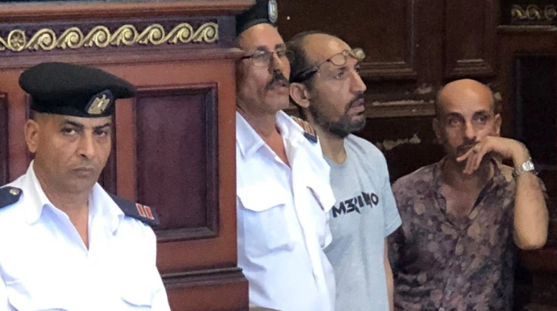 إحالة سفاح الإسكندرية لمفتي الجمهورية لأخذ الرأي الشرعي في إعدامه أحالت محكمة جنايات الإسكندرية المتهم المعروف إعلاميا بسفاح الإسكندرية إلى فضيلة مفتي جمهورية مصر العربية لأخذ الرأ