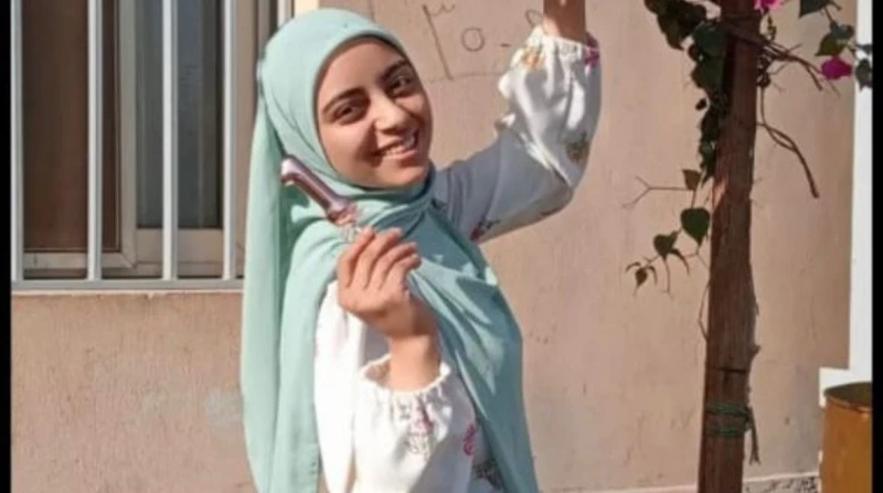 رويدا خالد ضحية الإقليمي.. كانت تستعد للزفاف فعادت في كفن رويدا خالد، فتاة لم تتجاوز الثالثة والعشرين من عمرها، كانت تستعد لحفل زفافها خلال أشهر قليلة. عملت بكرامة واجتهاد لتجهز نف