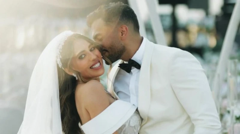 الأحلام تتحقق.. أول تعليق من منة القيعي بعد حفل زفافها (صور) بعد 48 ساعة من حفل زفافها، خرجت الشاعرة منة القيعي للتعليق للمرة الأولى على تصدرها الترند خلال الساعات الماضية. منة الق