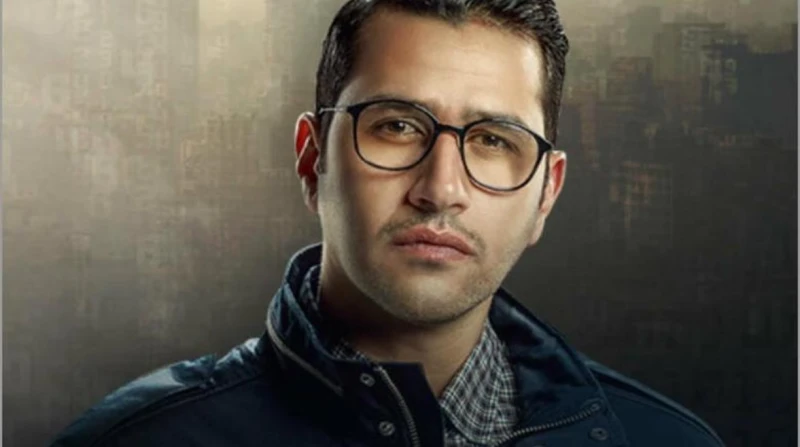 علي الطيب يكشف تفاصيل دوره في مسلسل 220 يوم كشف الفنان علي الطيب تفاصيل دوره في مسلسل 220 يوم، بطولة كريم فهمي وصبا مبارك، الذي من المقرر طرحه خلال الفترة المقبلة ضمن موسم الأوف سي