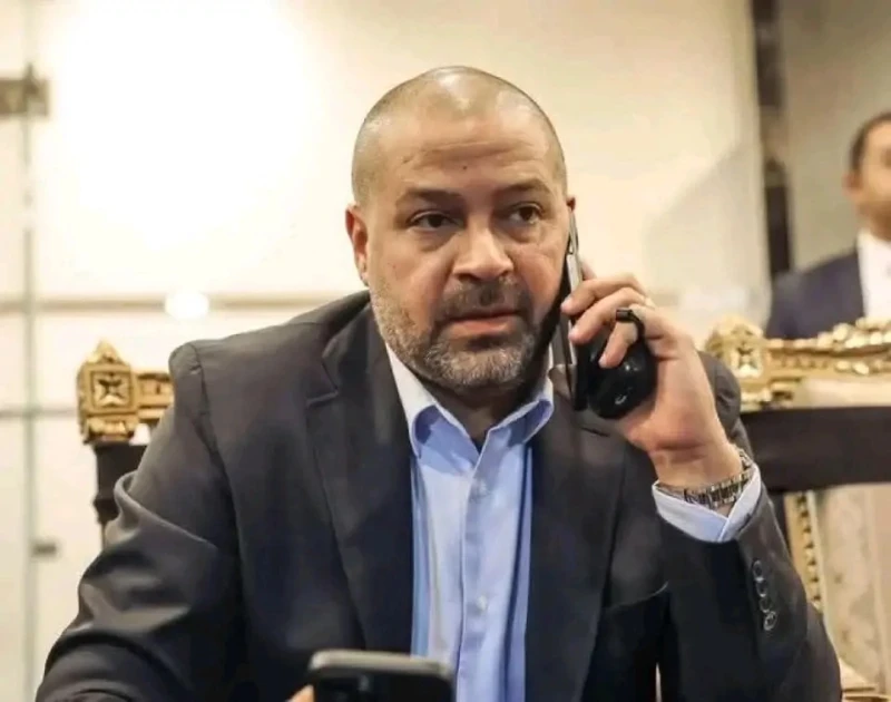 طالبه بالتنازل عن شكوي الأهلي.. تفاصيل مكالمة أحمد دياب وممدوح عيد خاص تلقى ممدوح عيد المدير التنفيذي لنادي بيراميدز اتصالا هاتفيا من أحمد دياب رئيس رابطة الأندية المصرية، طالبه خل