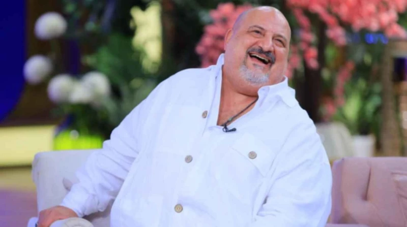 خالد الصاوي يكشف مفاجأة عن دوره في صقر وكناريا كشف الفنان خالد الصاوي، تفاصيل دوره في فيلم صقر وكناريا بطولة الفنانين شيكو ومحمد إمام، والمقرر عرضه خلال الفترة المقبلة بجميع دور ال