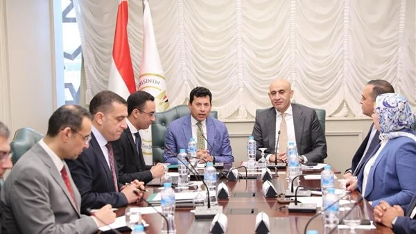 لدعم النشء.. عودة دوري المدارس على طاولة وزيرا التعليم و الشباب التقى محمد عبد اللطيف، وزير التربية والتعليم والتعليم الفني، بالدكتور أشرف صبحي، وزير الشباب والرياضة، لبحث سبل تعزي