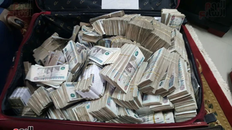 هسفركم بره.. ضبط مستريح جديد في مدينة نصر تمكنت الأجهزة الأمنية بوزارة الداخلية من إلقاء القبض على مستريح ينصب على المواطنين بزعم تسهيل سفرهم للعمل بالخارج.مستريح مدينة نصر رصدت مع