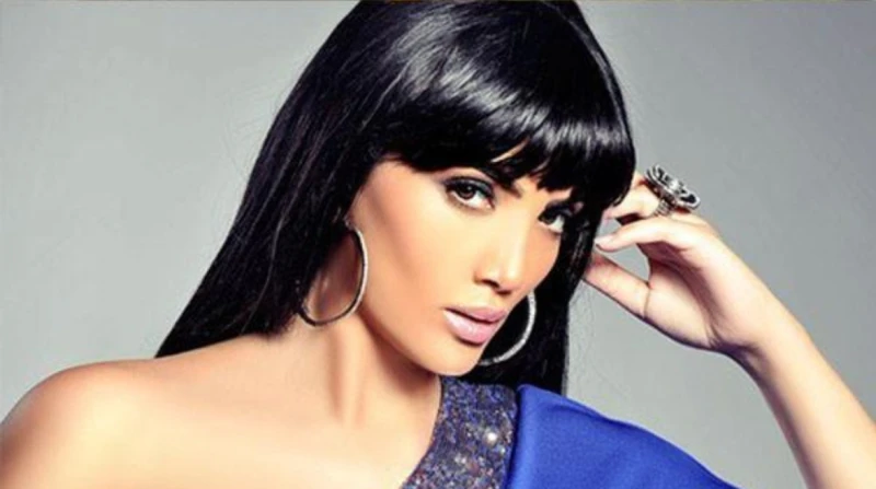 منتجة تتهم حورية فرغلي بإحراجها.. ما حكاية ال2000 جنيه؟ تداول بعض المتابعين عبر منصات التواصل الاجتماعي، منشورا لسيدة توجه بعض الاتهامات للفنانة حورية فرغلي، وتطلب منها الاعتذار.ما