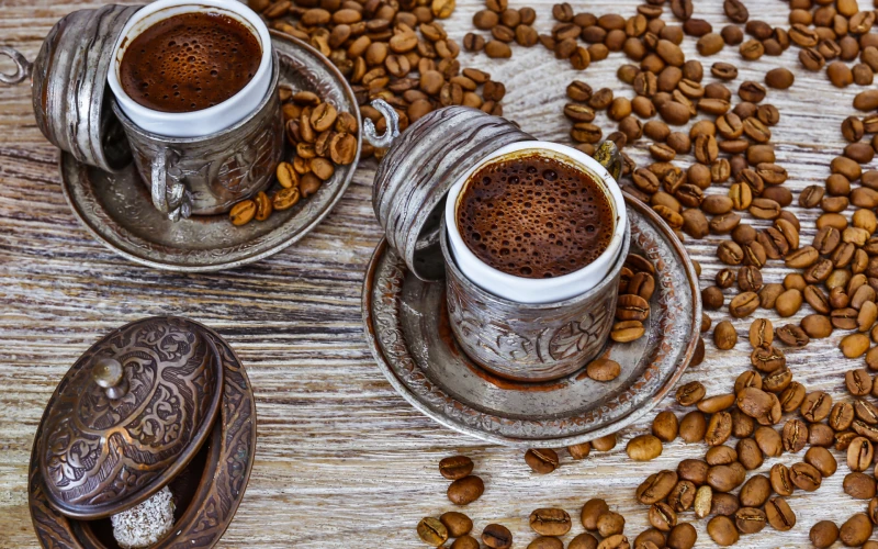 دراسة: القهوة الفورية قد تسبب مرضا لا علاج له في العين رغم أن القهوة تعد المشروب الأكثر رواجا حول العالم، إلا أن هناك دراسة جديدة أجراها فريق من الباحثين الصينيين، كشفت عن تحذير مث