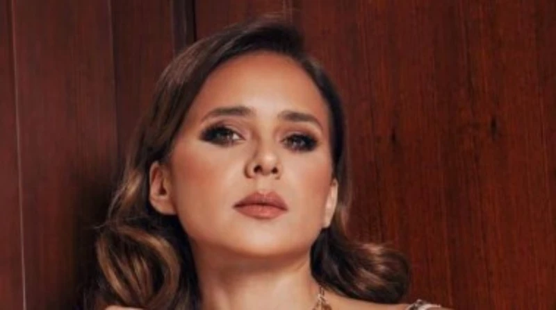 نيللي كريم تنهار باكية بسبب فاتن حمامة دخلت الفنانة نيللي كريم في نوبة بكاء شديدة خلال استضافتها في برنامج مرايا الذي يقدمه الإعلامي خالد فرج.ويعود السبب وراء ذلك هو عرض مقطع مصور