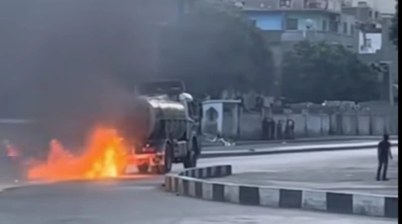 أنقذ الأهالي من الخطر.. أول صورة لقائد السيارة المشتعلة في الجيارة حصلت افاق عربية على أول صورة لقائد السيارة المشتعلة في منطقة الجيارة بحي مصر القديمة، ويدعى بلال من منطقة المنيل.