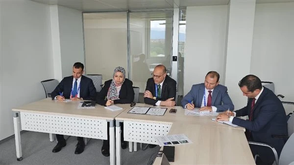 وزير العمل يستعرض فى جنيف إجراءات تعزيز علاقات العمل والتشاور الاجتماعى التقى وزير العمل محمد جبران، اليوم الثلاثاء، مع ماريا هيلينا مديرة مكتب الأنشطة العمالية لمنظمة العمل الدولي