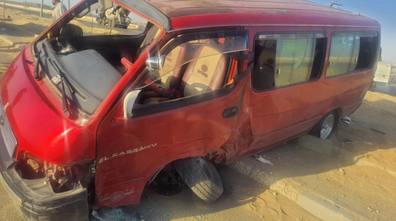 إصابة 8 أشخاص في انقلاب ميكروباص بحدائق أكتوبر شهدت منطقة حدائق أكتوبر، اليوم الإثنين، حادث انقلاب سيارة ميكروباص أعلى طريق بداية باتجاه الطريق الأوسطي، أسفر عن إصابة 8 أشخاص.تفاصي