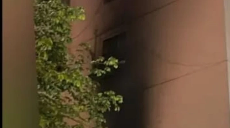 شماريخ في غرفة النوم.. نشوب حريق داخل شقة سكنية بالتجمع الأول شب حريق داخل شقة سكنية في منطقة التجمع الأول بالقاهرة الجديد، وتمكنت قوات الحماية