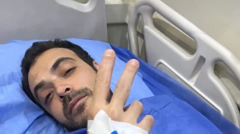 أحمد خالد أمين يطمئن جمهوره بعد إجرائه عملية جراحية طمأن المخرج أحمد خالد أمين جمهوره على حالته الصحية عقب إجرائه عملية جراحية في أحد المستشفيات، حيث نشر صورة له من داخل المستشفى ع