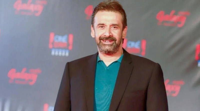 ناس معندهاش دم.. مدير أعمال كريم عبد العزيز يرد على انتقادات الوزن الزائد انتشرت خلال الفترة الأخيرة صورة للفنان كريم عبدالعزيز خلال العرض الخاص لفيلمه الجديد المشروع في المملكة ال