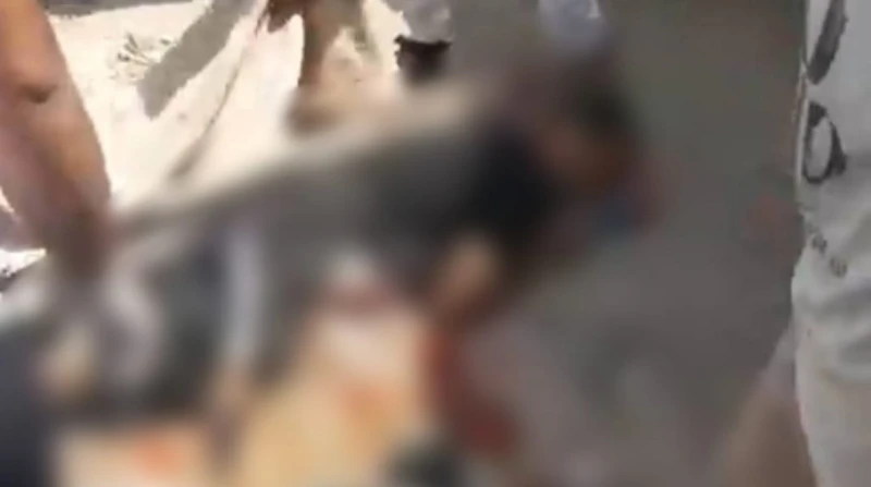 مصرع شخص دهسا أسفل عجلات سيارة في حلوان لقي شخص مصرعه دهسا أسفل عجلات سيارة مسرعة أثناء عبوره الطريق في منطقة حلوان جنوب محافظة القاهرة.سيارة تدهس شخص في حلوان وتلقت الأجهزة الأمني