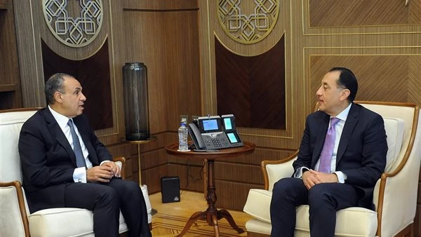 رئيس الوزراء يشيد بدور الخارجية في تطور برنامج الإصلاح الاقتصادي عقد الدكتور مصطفى مدبولي، رئيس مجلس الوزراء، اليوم بمقر الحكومة بالعاصمة الإدارية الجديدة، اجتماعا مع الدكتور بدر ع