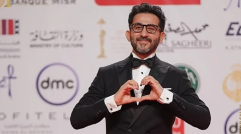 إبراهيم عيسى: أحمد حلمي منحناه بقى هابط قال الإعلامي إبراهيم عيسى إن المستوى الفني للفنان أحمد حلمي في تراجع، حيث آثار بذلك جدلا واسعا عبر منصات التواصل الاجتماعي.وقال إبراهيم عيسى