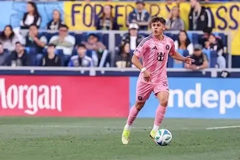 مدافع إنتر ميامي نواه ألن: متحمس لمواجهة الأهلي في افتتاح كأس العالم للأندية 2025 عبر نواه ألن، مدافع فريق إنتر ميامي الأمريكي، عن حماسه الكبير لمواجهة النادي الأهلي المصري في المب