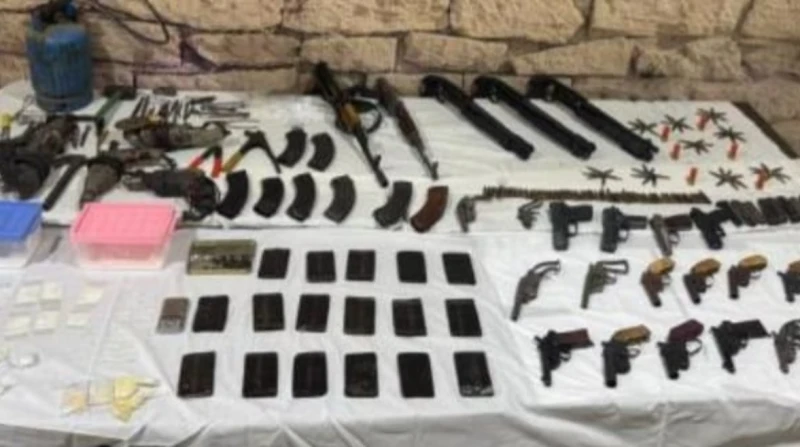 مخدرات ب11 مليونا.. مصرع عنصريين إجراميين في إطلاق للنار مع شرطة سوهاج لقى عنصرين إجراميين شديدي الخطورة مصرعهما، اليوم الخميس، عقب تبادل إطلاق