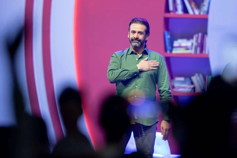 حقيقة المؤامرة على فيلم كريم عبد العزيز المشروع افاق عربية - أثار عبد الجليل حسن، مدير أعمال الفنان كريم عبد العزيز جدلا كبيرا حول مؤامرة ضد فيلم المشروع للنجم المصري، حيث أطلق اته