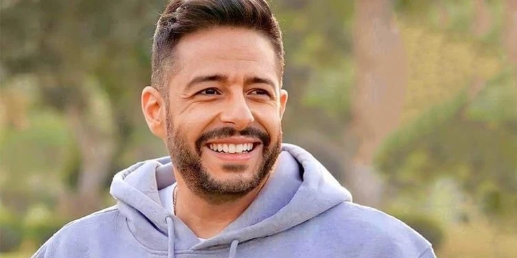 محمد حماقي يوضح حقيقة إصابته بجلطة قلبية افاق عربية - خرج النجم المصري محمد حماقي، عن صمته ليرد على الشائعات التي طالت حالته الصحية خلال الفترة الماضية، مؤكدا أنه لم يتعرض لأي أزمة