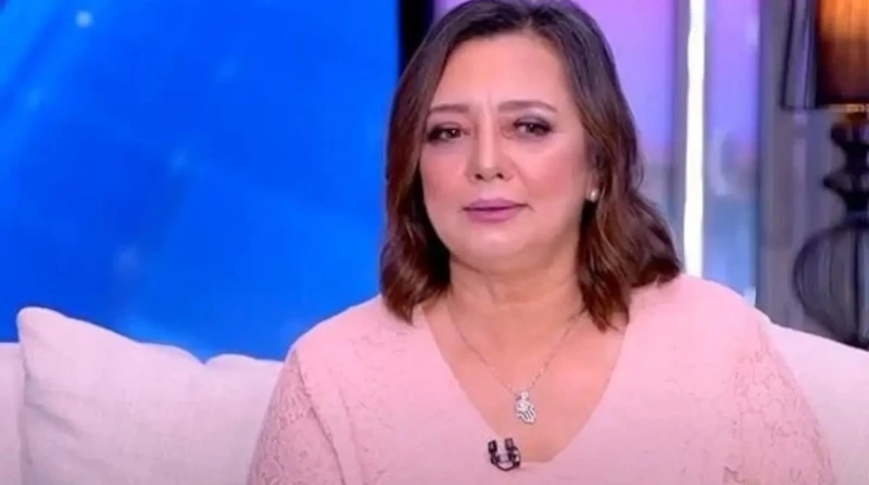 حقيقة وفاة والد الفنانة عزة بهاء اليوم انتشر خلال الساعات الماضية أنباء عديدة حول وفاة والد الفنانة عزة بهاء ابنة الفنانة الراحلة رجاء سراج.وتداول مستخدمو مواقع التواصل الاجتماعي ن