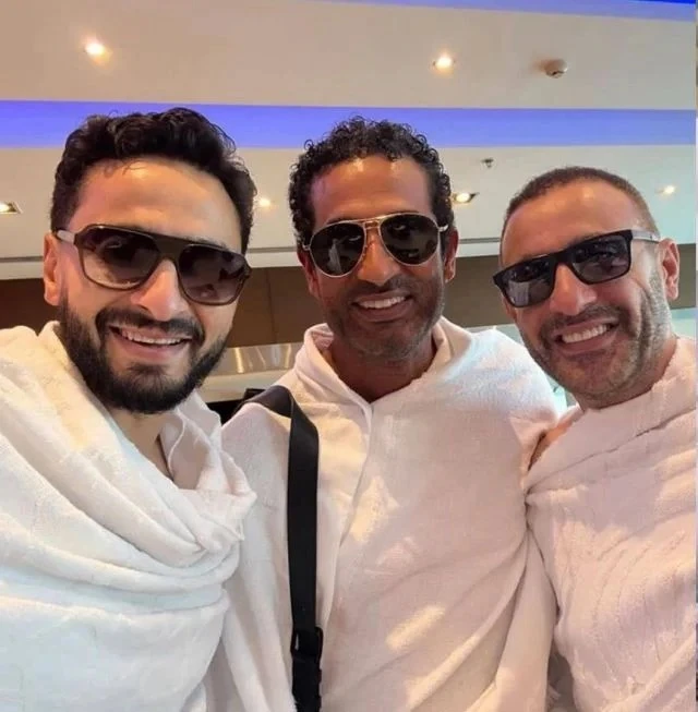 السقا وعمرو سعد وحمادة هلال يكشفون تفاصيل رحلتهم للحج افاق عربية - في لقاء على قناة مصر، عبر الفنانون أحمد السقا وعمرو سعد وحمادة هلال عن سعادتهم