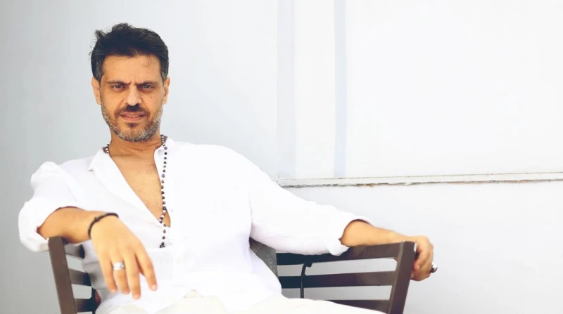 طارق صبري يتصدر التريند بعد شائعات الارتباط ب مها الصغير تصدر الفنان طارق صبري ترند مواقع التواصل الاجتماعي خلال الساعات الماضية بسبب تداول إشاعة زواجه من الإعلامية مها الصغير، طلي