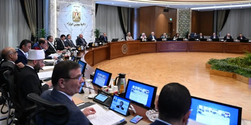 أسماء متوقع خروجها من الحكومة.. وزراء الزراعة والتربية والتعليم والعمل ووزير سيادي يترقب المصريين الإعلان عن تعديل وزاري خلال الأيام القليلة القادمة لتعديل عدد من الحقب الوزارية. و