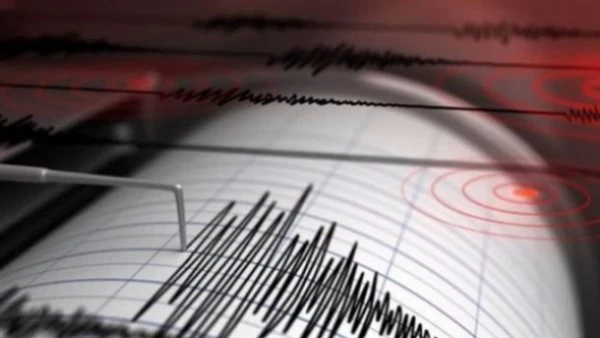 3 توجيهات عاجلة من الهلال الأحمر لتفادى المواطنين أضرار الزلازل أكد الهلال الأحمر المصري، ان غرفة العمليات رصدت حدوث هزة أرضية بقوة 5,8 درجة على مقياس ريختر، وعمق 62 كم، في المنطقة