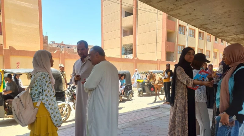 إصابة طالبة بتشنجات داخل لجنة الامتحان في مدرسة ثانوية بقنا أصيبت طالبة بحالة تشنجات أثناء أدائها الامتحانات داخل لجنة بمدرسة الثانوية بنات بمركز أبوتشت، شمال محافظة قنا.تلقت الأجه