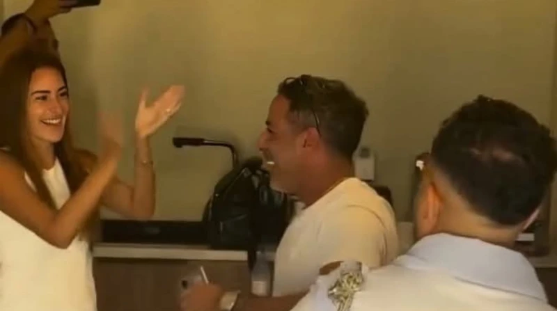 أمينة خليل ترقص في أول ظهور بعد زفافها تداول رواد مواقع التواصل مقطع فيديو للفنانة أمينة خليل، والتي ظهرت في تحضيرات حفل زفاف.وظهرت أمينة خليل في الفيديو برفقة الفنانة دينا الشربين