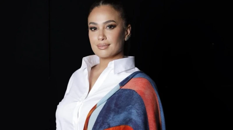 تلميذة إيناس الدغيدي.. حكاية هند صبري من صمت القصور إلى قافلة الصمود أثارت الفنانة هند صبري الجدل على العديد من مواقع التواصل الاجتماعي عقب حديثها عن قافلة الصمود ودعمها لها، مما ج