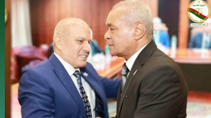 صديق يهنئ خليفته المستشار الشناوي بتوليه رئاسة النيابة الإدارية تقدم رئيس هيئة النيابة الإدارية، المستشار عبدالراضي صديق، بخالص التهنئة للمستشار محمد الشناوي، بمناسبة صدور القرار ا